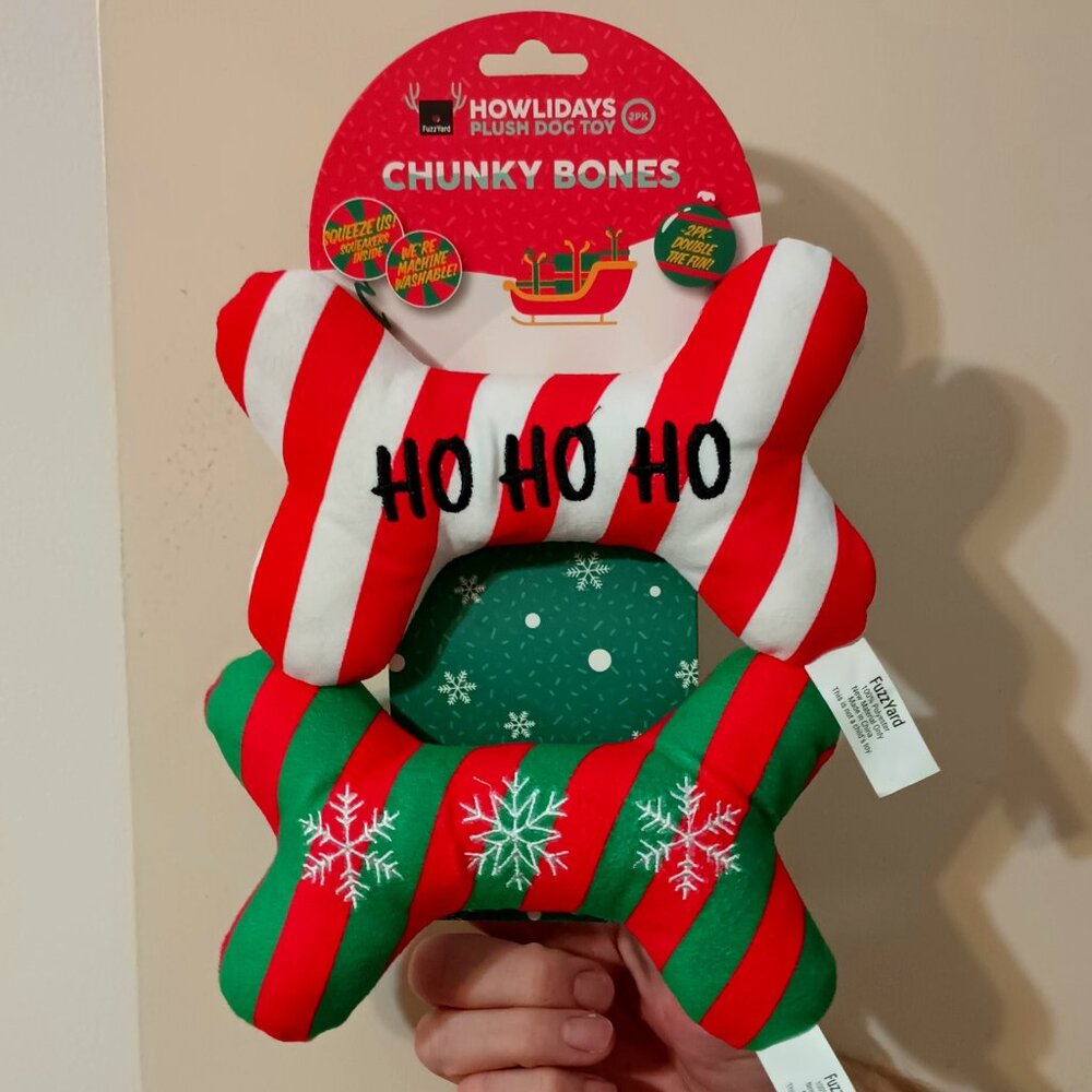 NWT ~ FuzzYard Hollidays Plush Dog Toy Set 2 piece set of 7" Chunky Bones
